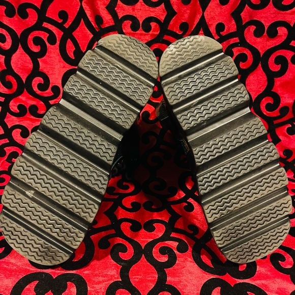 Women’s Platform Chunky Sole Iridescent Boots - Picture 13 of 13